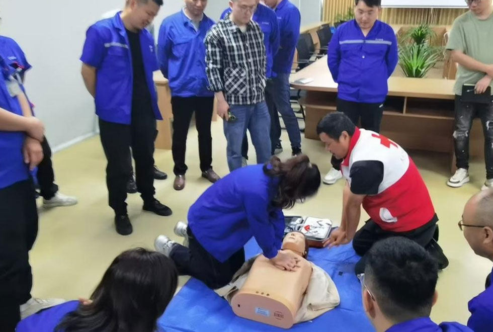 Company Organizes Red Cross Emergency Rescue Training